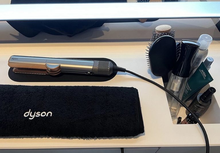Dyson Airstrait 2-in-1 Föhn und Haarglätter: Ein stilvolles Werkzeug für gleichzeitiges Trocknen und Glätten!